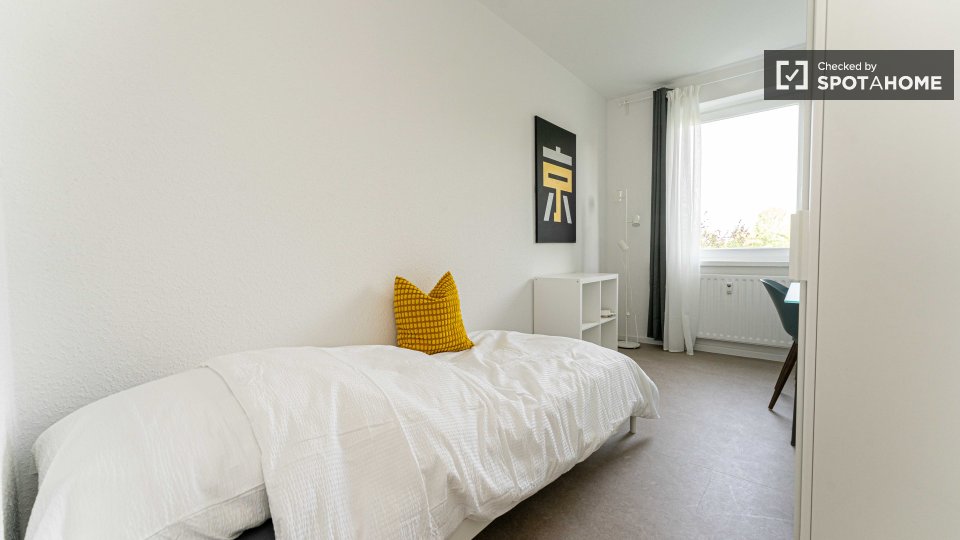 Room, Neltestraße, Berlin