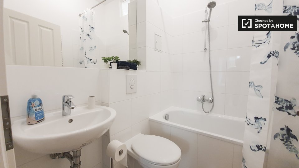 Room, MüllerstraßeA, Berlin