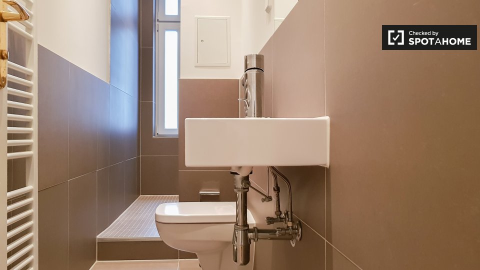 Room, Schulstraße, Berlin