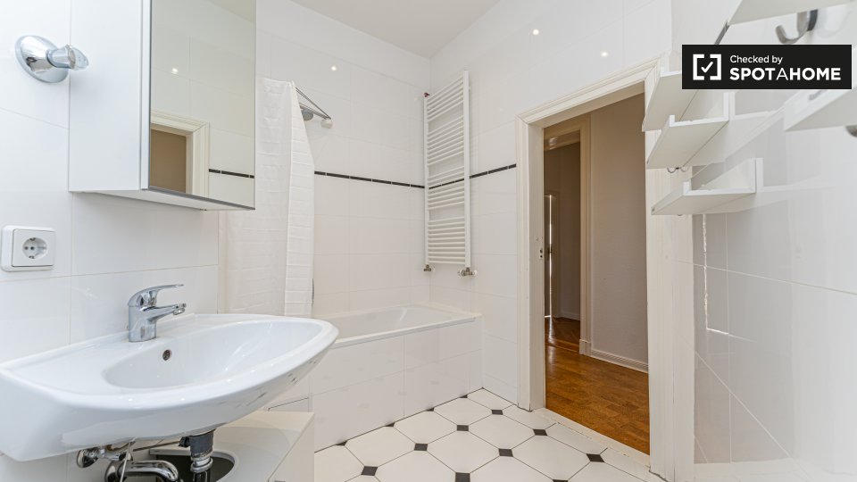 Room, Kaiser-Friedrich-Straße-50, Berlin