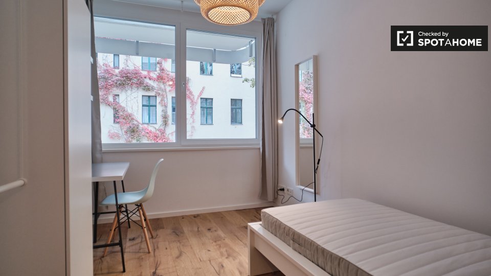 Room, Nazarethkirchstraße, Berlin