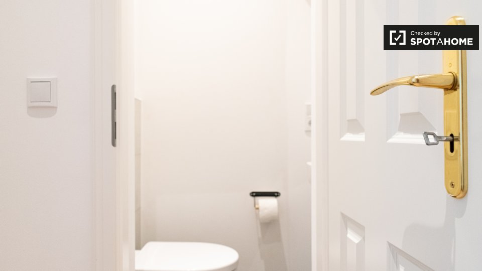 Room, Wilsnacker Str., 10559 Berlin, Germany, Berlin