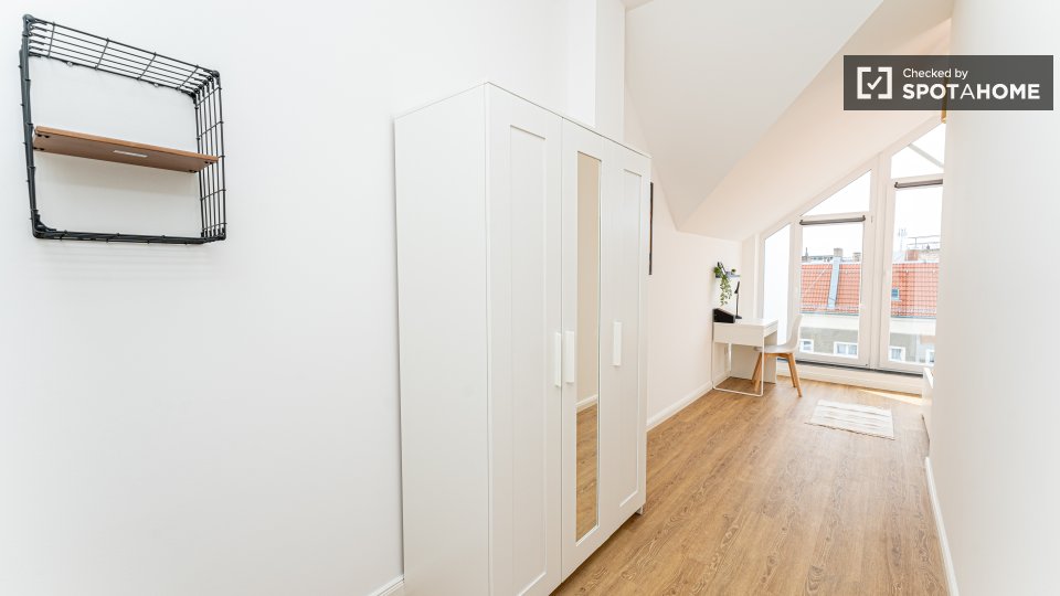 Room, Herthastraße, Berlin