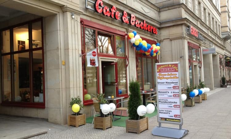 Bakery in Berlin gives free meals to the needy