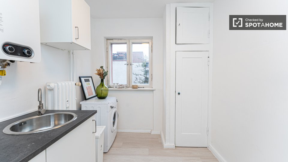 Room, Forckenbeckstraße, Berlin