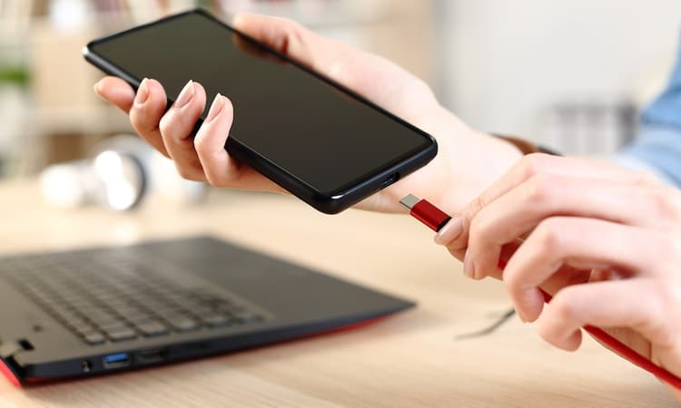 EU proposes universal charger for smartphones and handheld devices