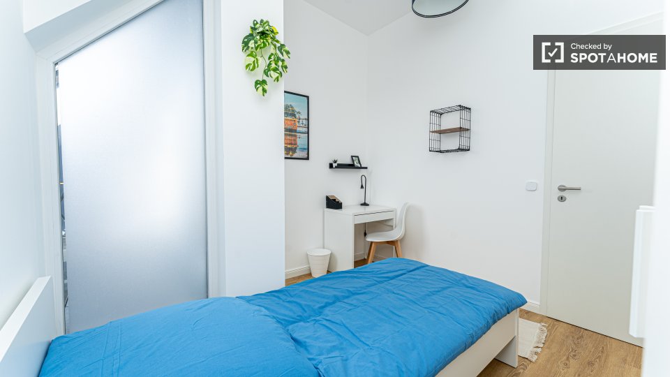 Room, Herthastraße, Berlin