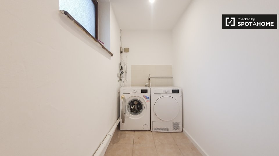 Room, Pfabener Weg, Berlin