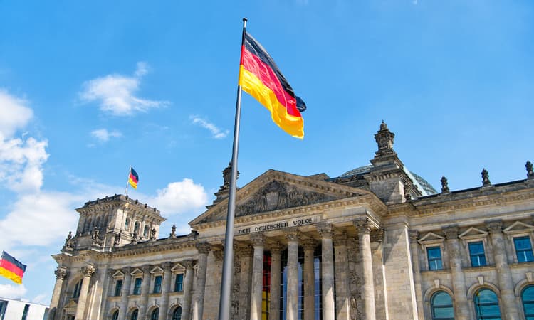 Government rejects idea of distributing German flags to schoolchildren