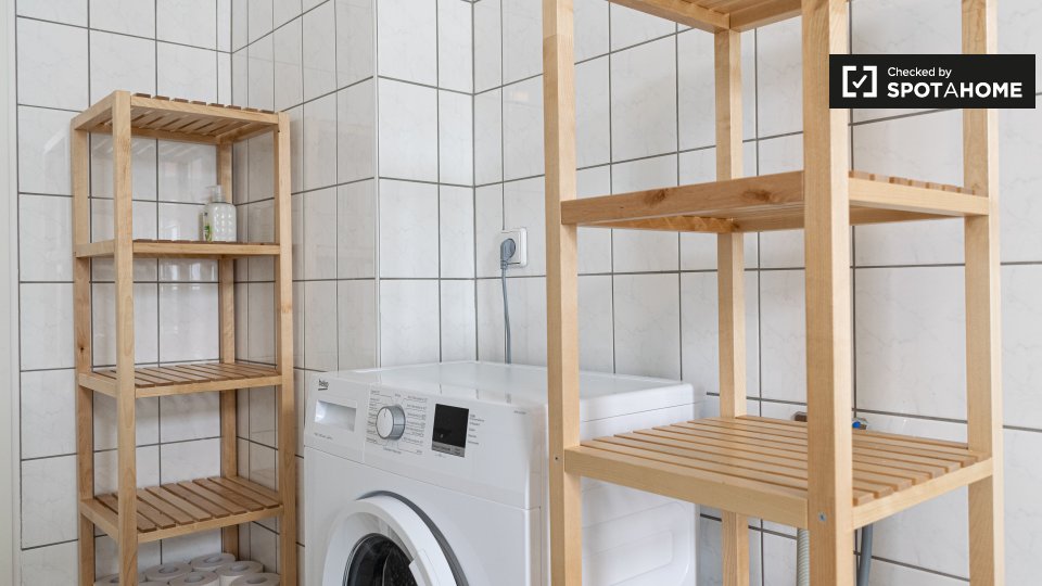 Room, Plönzeile, Berlin