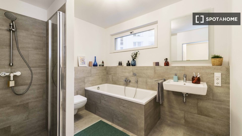 Room, Klara-Franke-Straße-28, Berlin