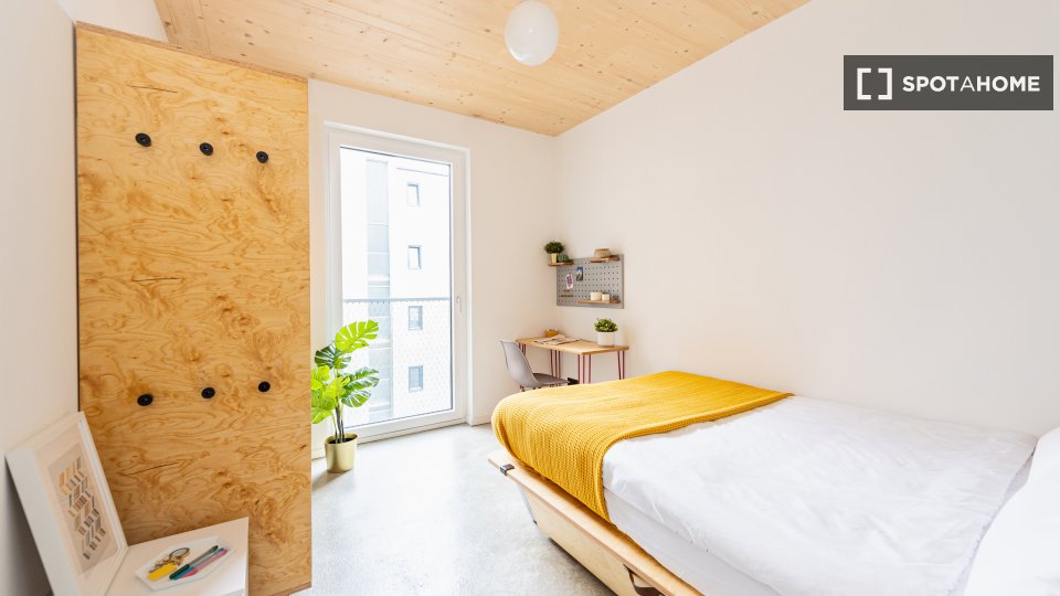 Room, MüllerstraßeA, Berlin