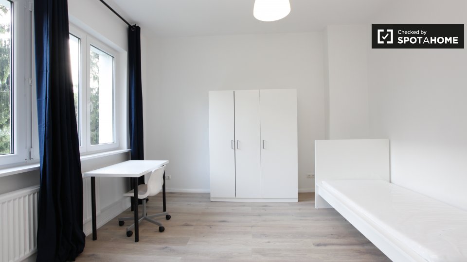 Room, Treseburger UferC, Berlin