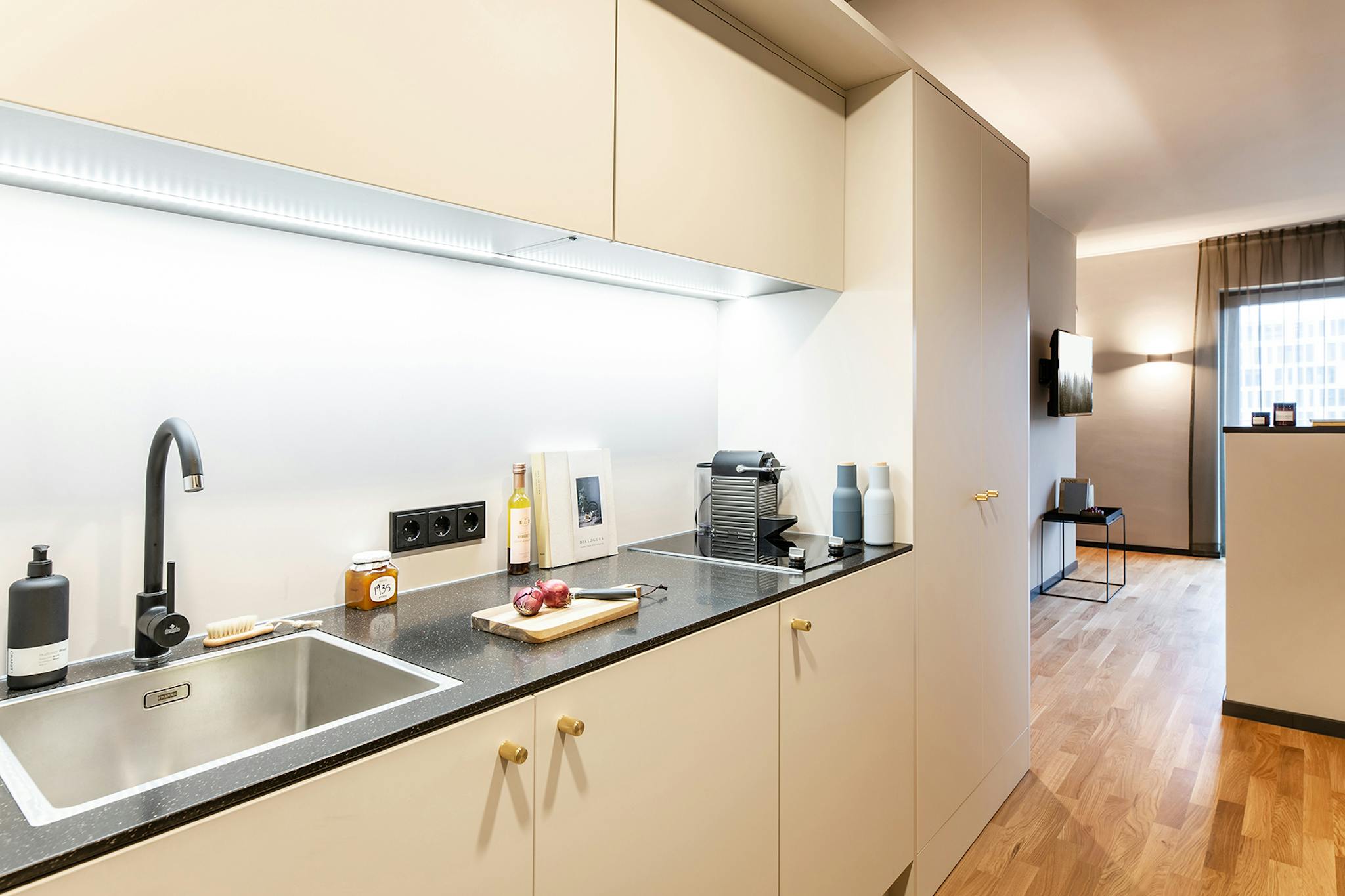 Apartment, Amelia-Mary-Earhart-Straße, Frankfurt