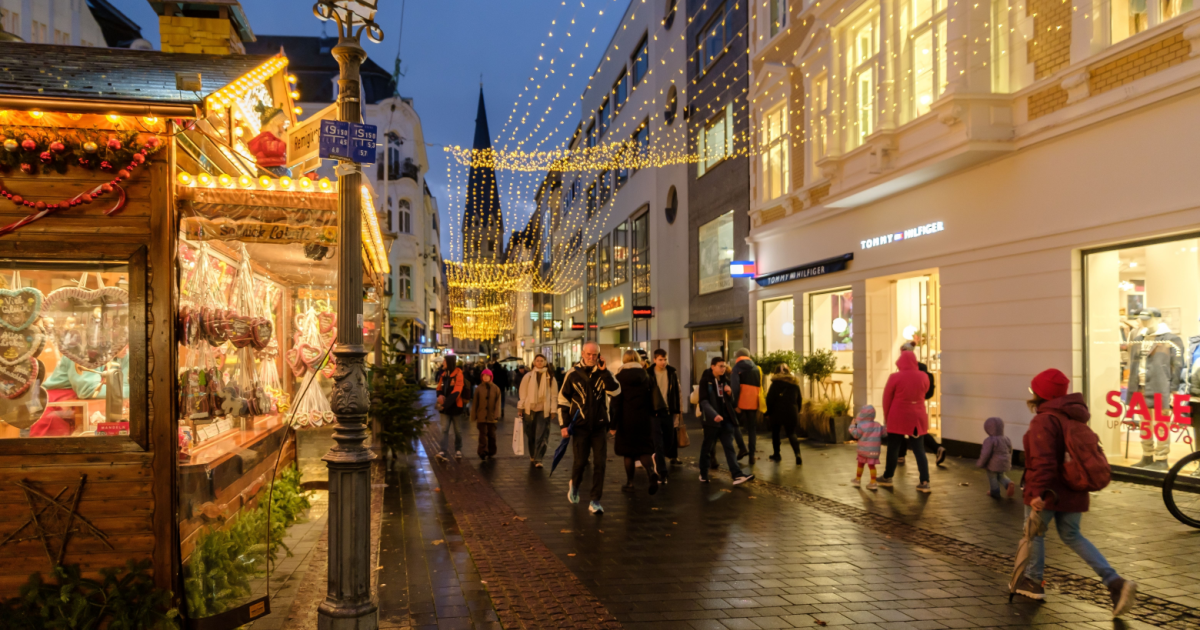 On which Sundays this December are the shops open in Germany?