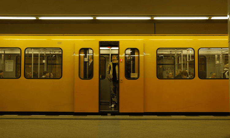 Berlin U-Bahn riders who force open train doors risk fine from May
