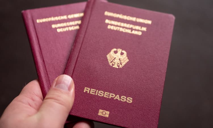 Citizenship reforms: Will benefit recipients be able to apply for a German passport?