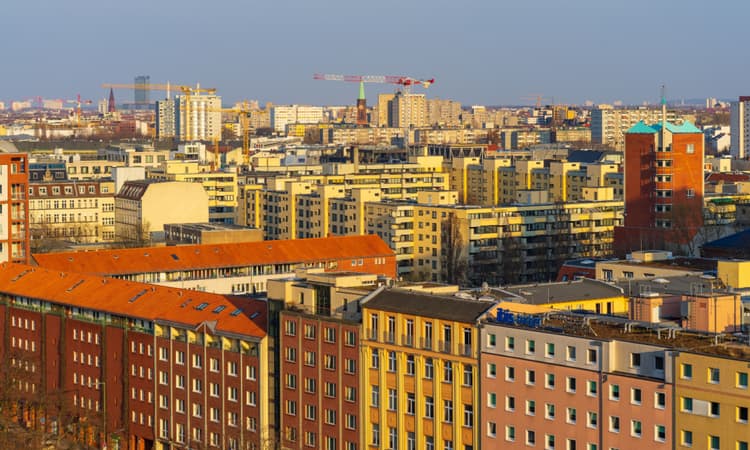 Berlin coalition government cuts back on housing policy
