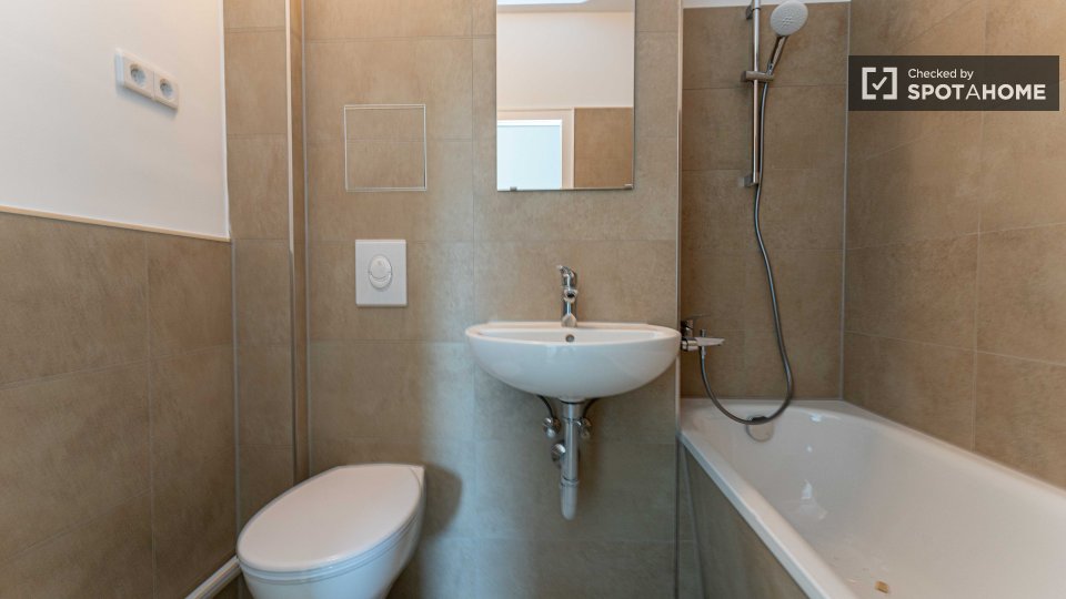 Room, Neltestraße, Berlin