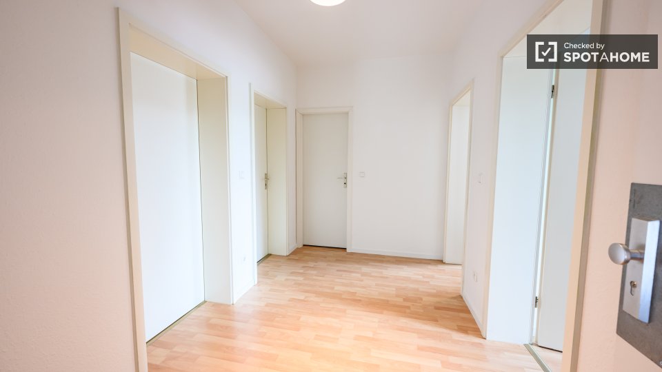 Room, Buckower Damm, Berlin