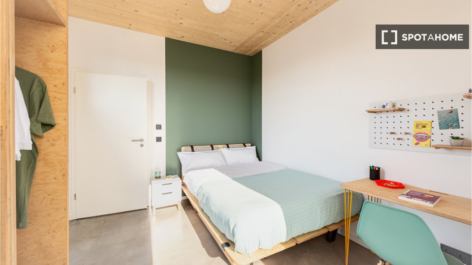 Room, MüllerstraßeA, Berlin