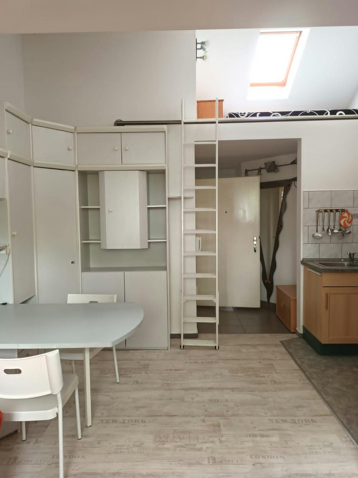 Apartment, Hackenbergstraße, Berlin
