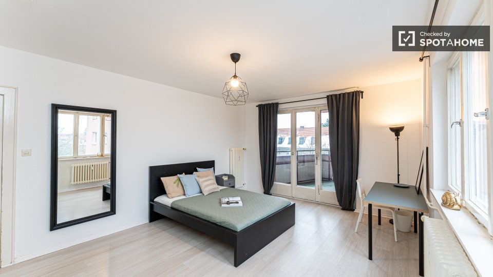 Room, Forckenbeckstraße, Berlin