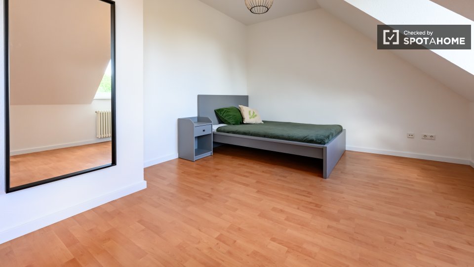 Room, Buckower Damm, Berlin