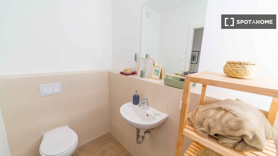 Room, Klara Franke Straße, Berlin