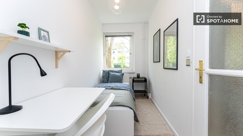Room, Platanenweg, Berlin