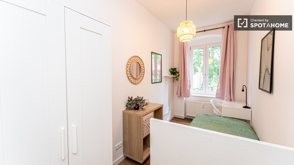 Room, Tabbertstraße, Berlin