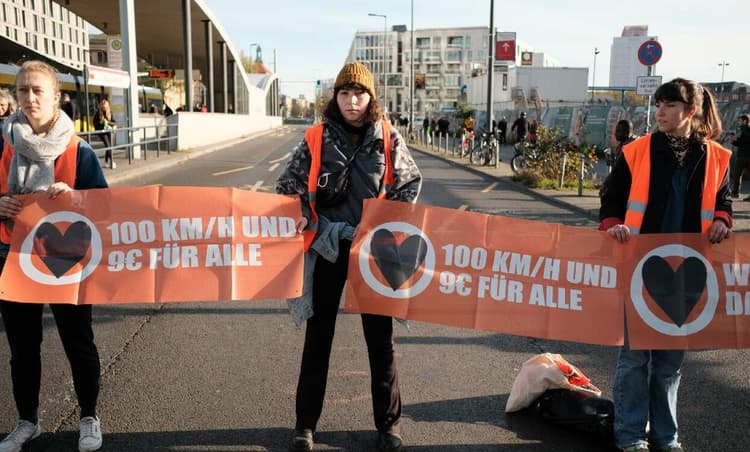 German Interior Minister calls for police clampdown on illegal climate protests