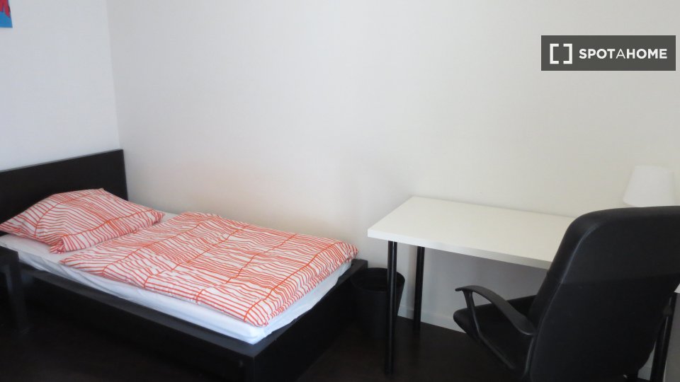 Room, Bernhard-Weiß-Straße-3, Berlin