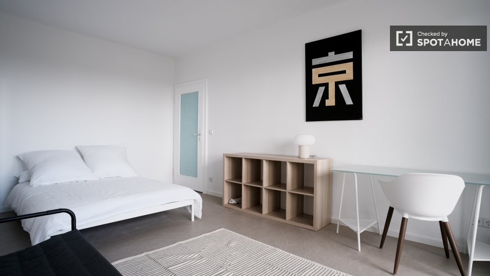 Room, Neltestraße, Berlin