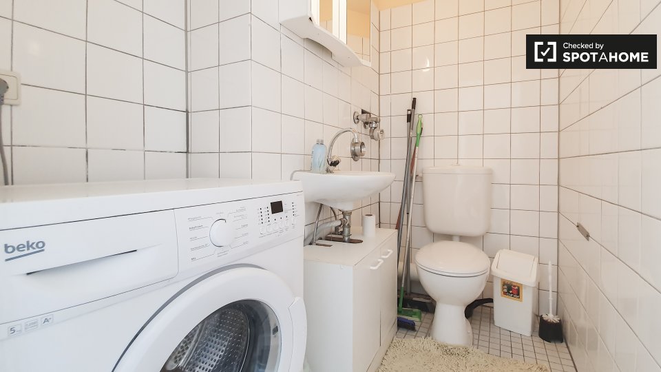Room, Gneisenaustraße, Berlin