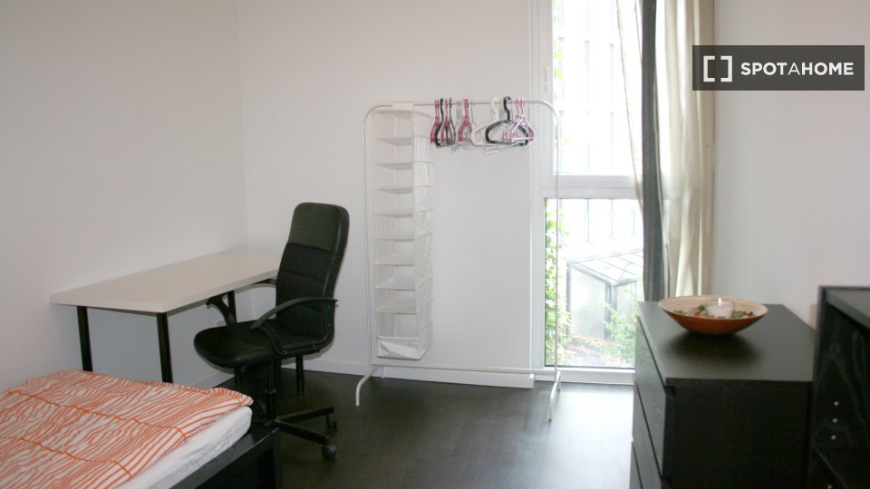 Room, Bernhard-Weiß-Straße-3, Berlin