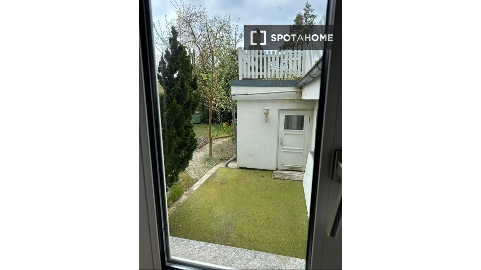 Room, Hackenbergstraße, Berlin