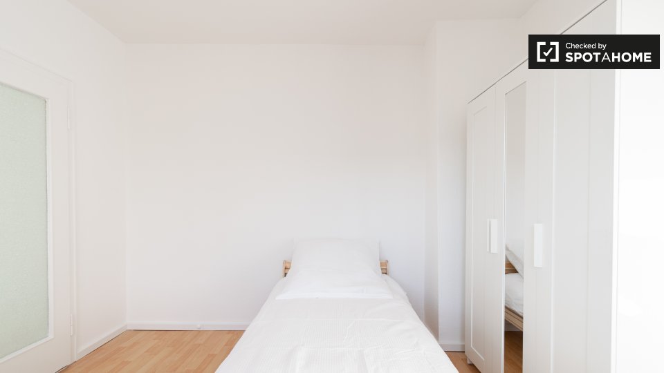 Room, Neltestraße, Berlin