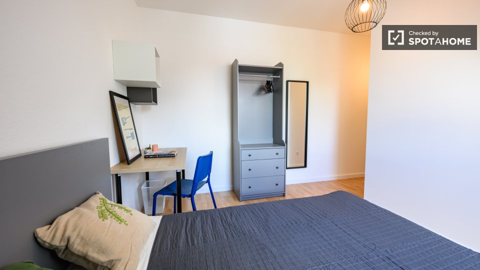 Room, Buckower Damm, Berlin