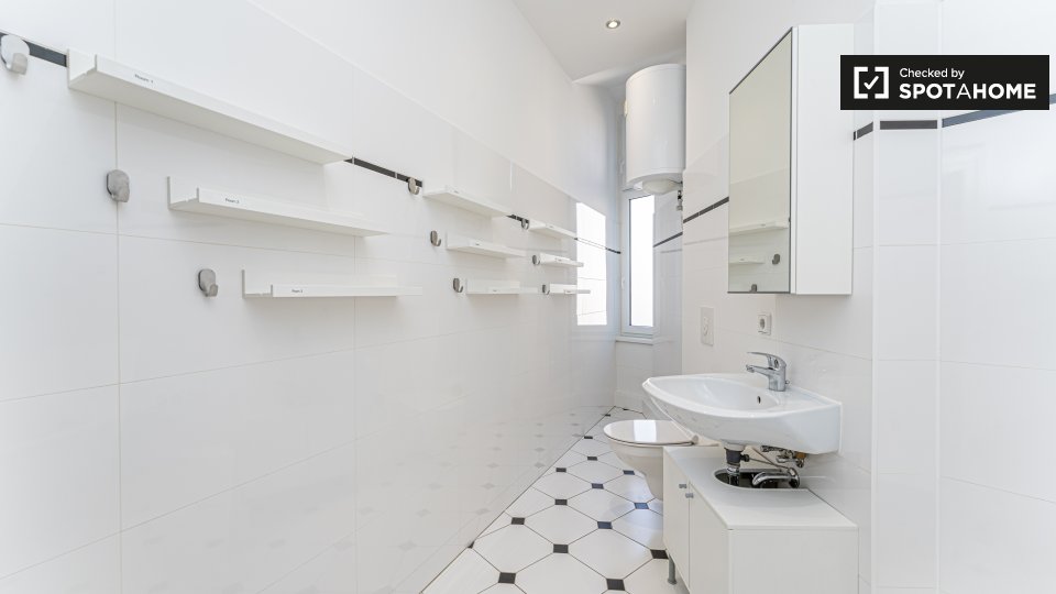 Room, Kaiser-Friedrich-Straße-50, Berlin
