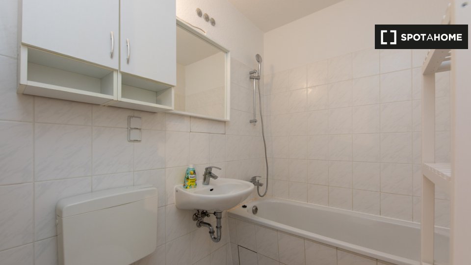 Room, Johanna-Tesch-Straße, Berlin