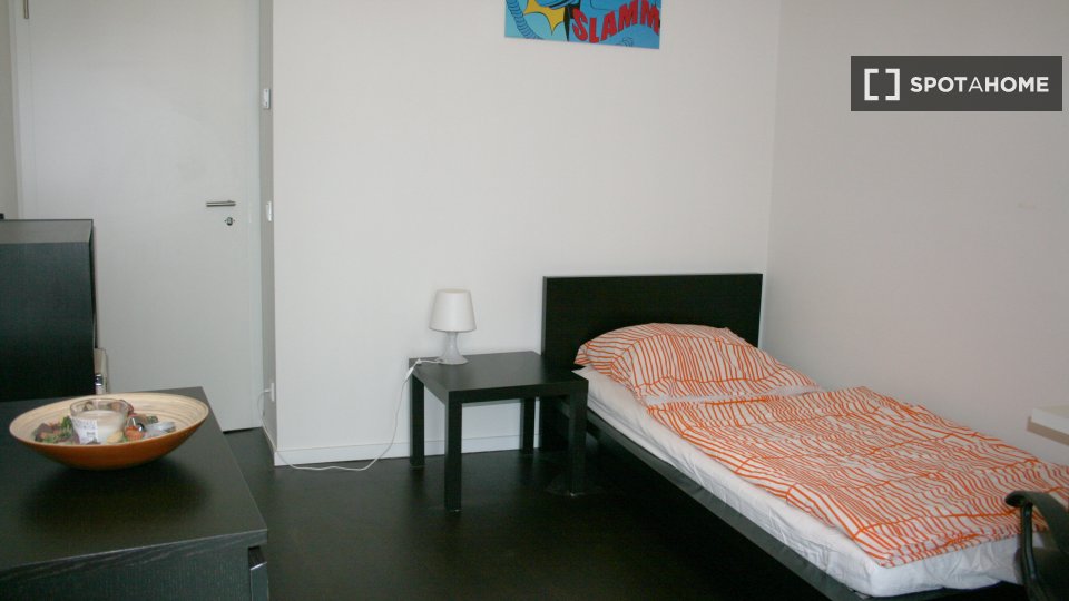 Room, Bernhard-Weiß-Straße-3, Berlin