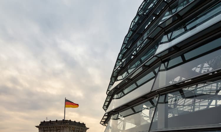 Coronavirus summit: German government pushes for masks and curfews