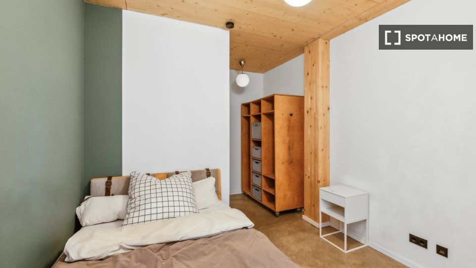 Room, MüllerstraßeA, Berlin