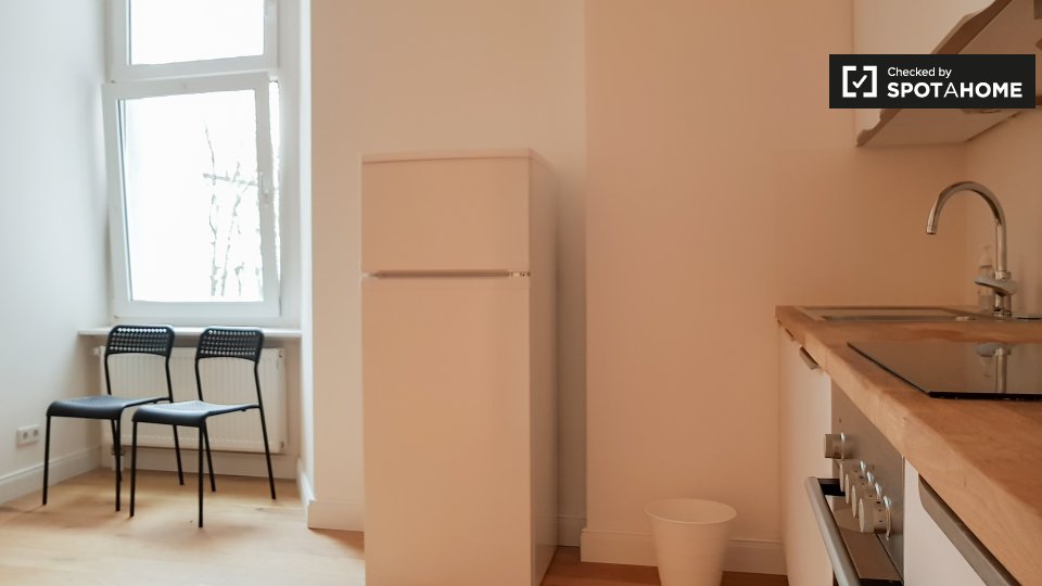 Room, Schulstraße, Berlin