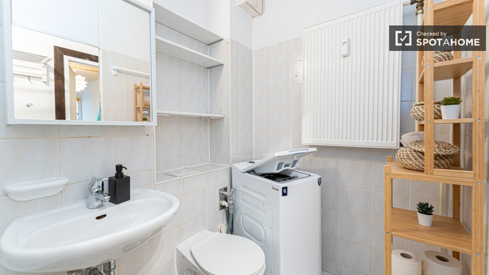 Room, Am Schlangenfenn, Berlin