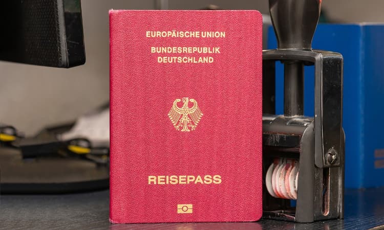 New Berlin citizenship centre will simplify application process