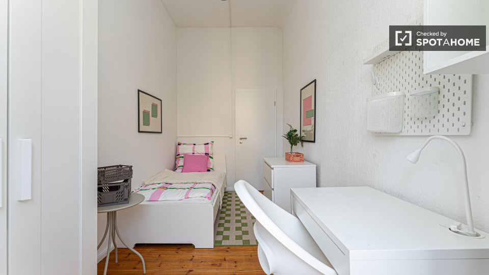 Room, HindenburgdammD, Berlin