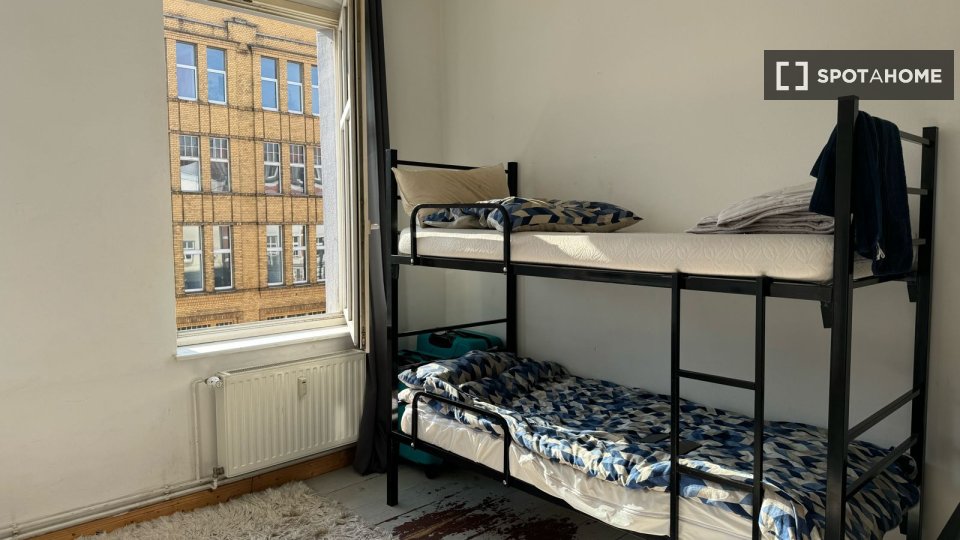 Room, Wilsnacker Str., Berlin