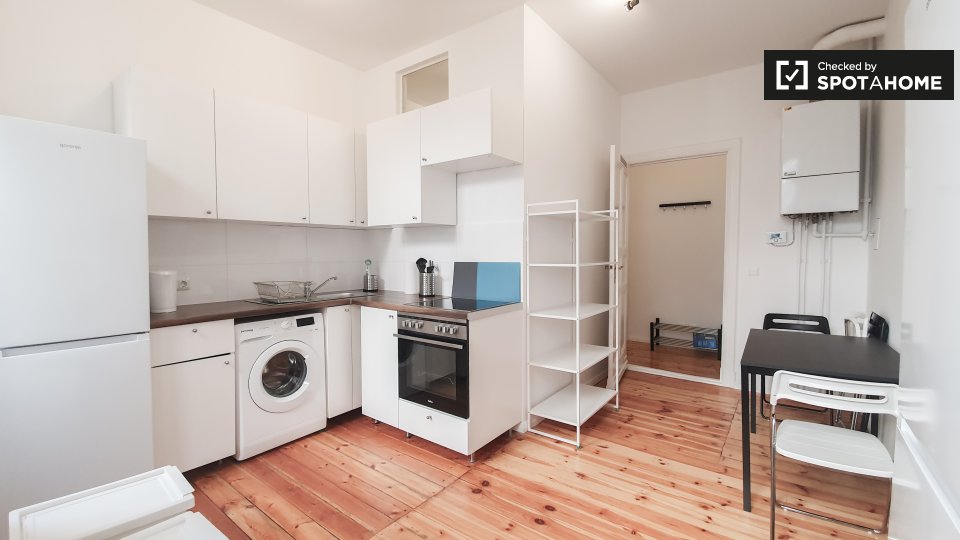 Room, MüllerstraßeA, Berlin